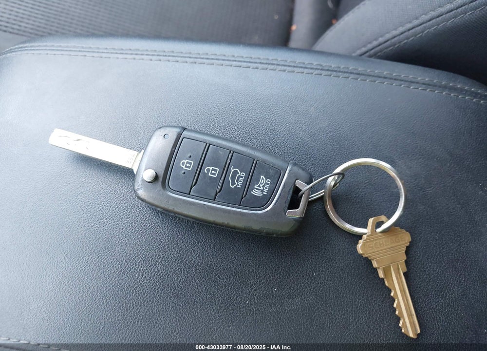 2019 HYUNDAI SANTA FE VIN: 5NMS23AD5KH088536