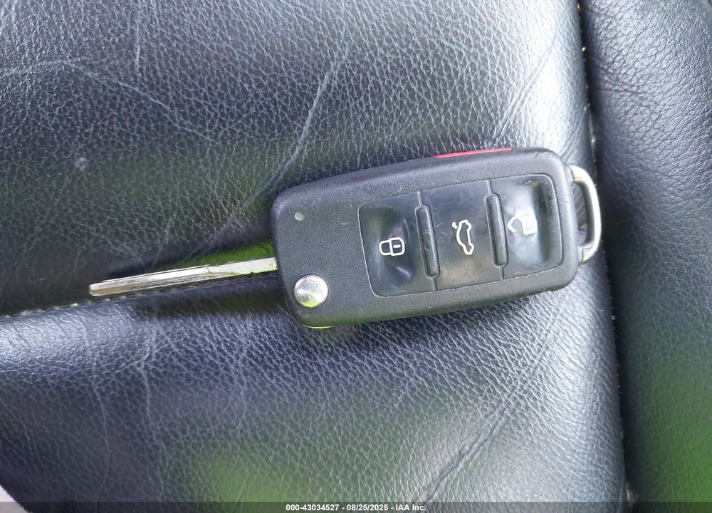 2010 VOLKSWAGEN TIGUAN VIN: WVGAV7AX4AW527978