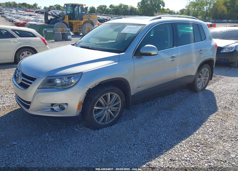 2010 VOLKSWAGEN TIGUAN VIN: WVGAV7AX4AW527978