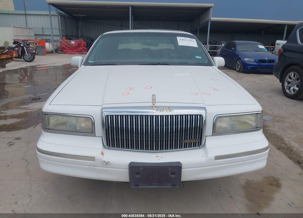 1997 LINCOLN TOWN CAR SIGNATURE VIN: 1LNLM82W2VY745404