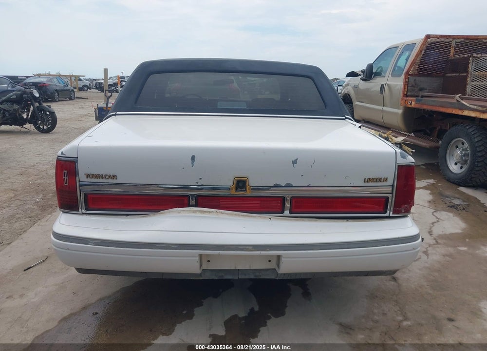 1997 LINCOLN TOWN CAR SIGNATURE VIN: 1LNLM82W2VY745404
