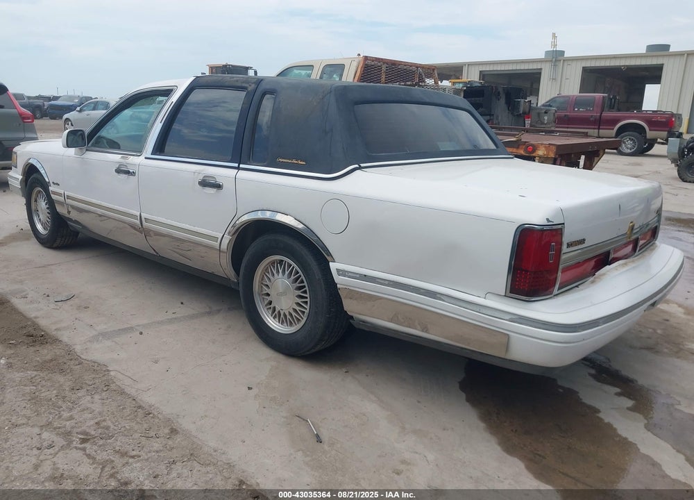 1997 LINCOLN TOWN CAR SIGNATURE VIN: 1LNLM82W2VY745404