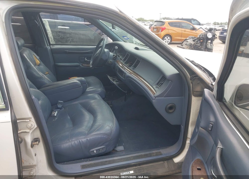 1997 LINCOLN TOWN CAR SIGNATURE VIN: 1LNLM82W2VY745404