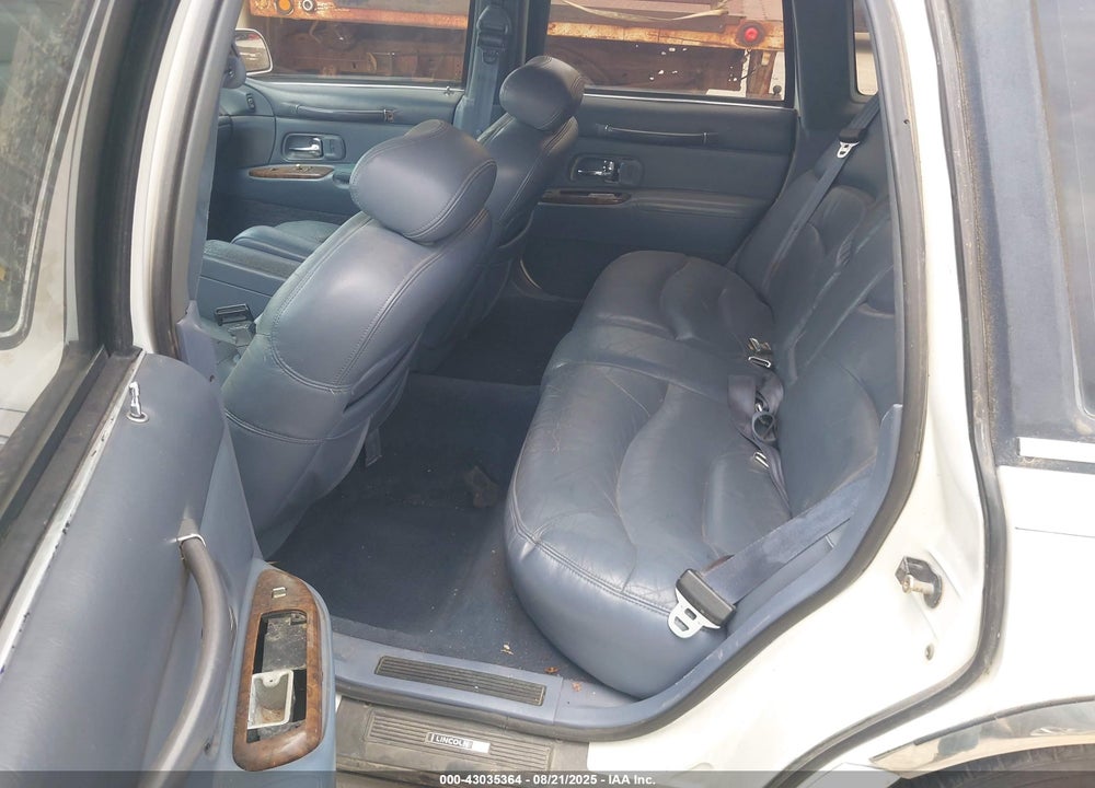 1997 LINCOLN TOWN CAR SIGNATURE VIN: 1LNLM82W2VY745404