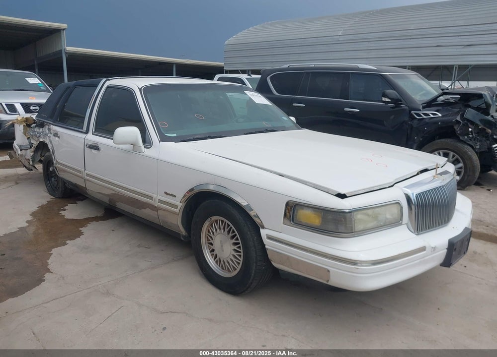 1997 LINCOLN TOWN CAR SIGNATURE VIN: 1LNLM82W2VY745404
