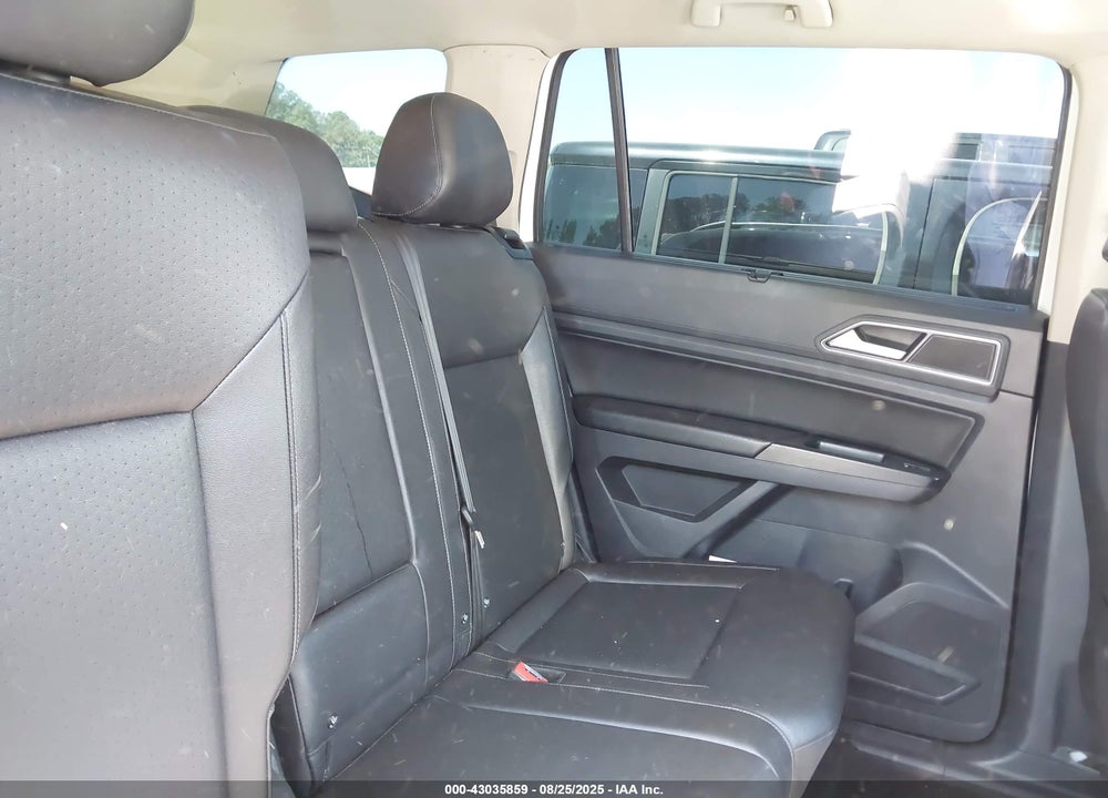 2018 VOLKSWAGEN ATLAS VIN: 1V2LR2CA9JC549293