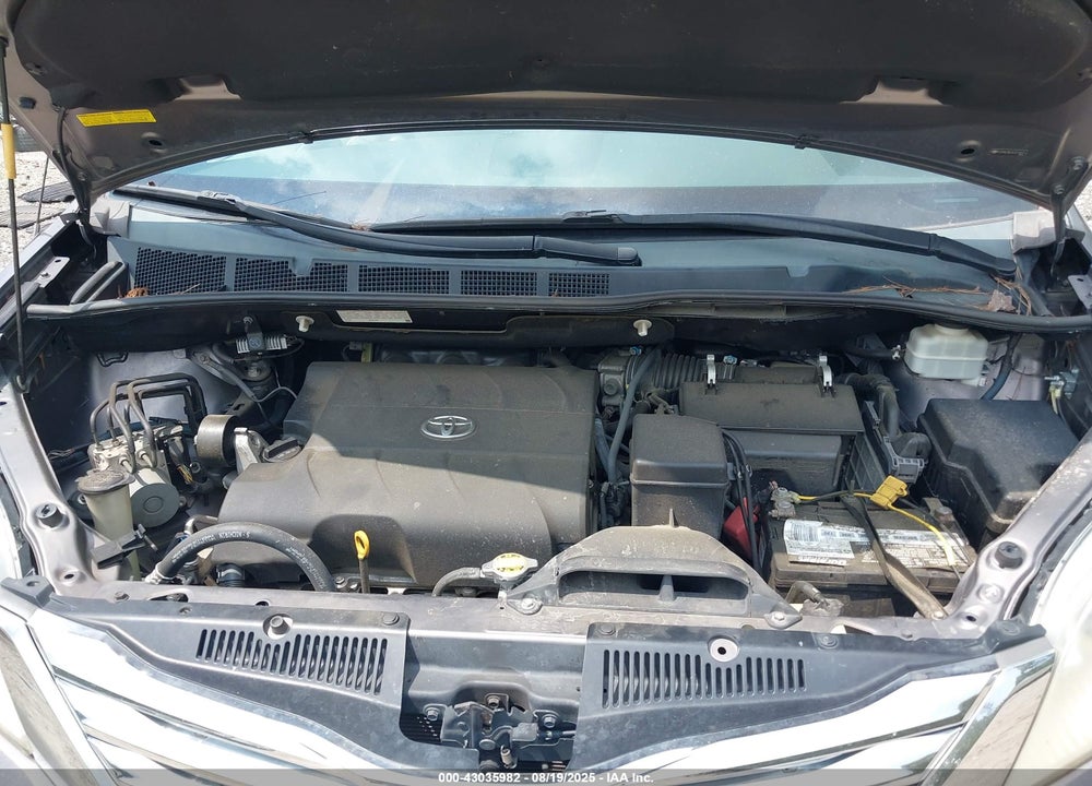 2012 TOYOTA SIENNA XLE V6 8 PASSENGER VIN: 5TDYK3DC3CS218373