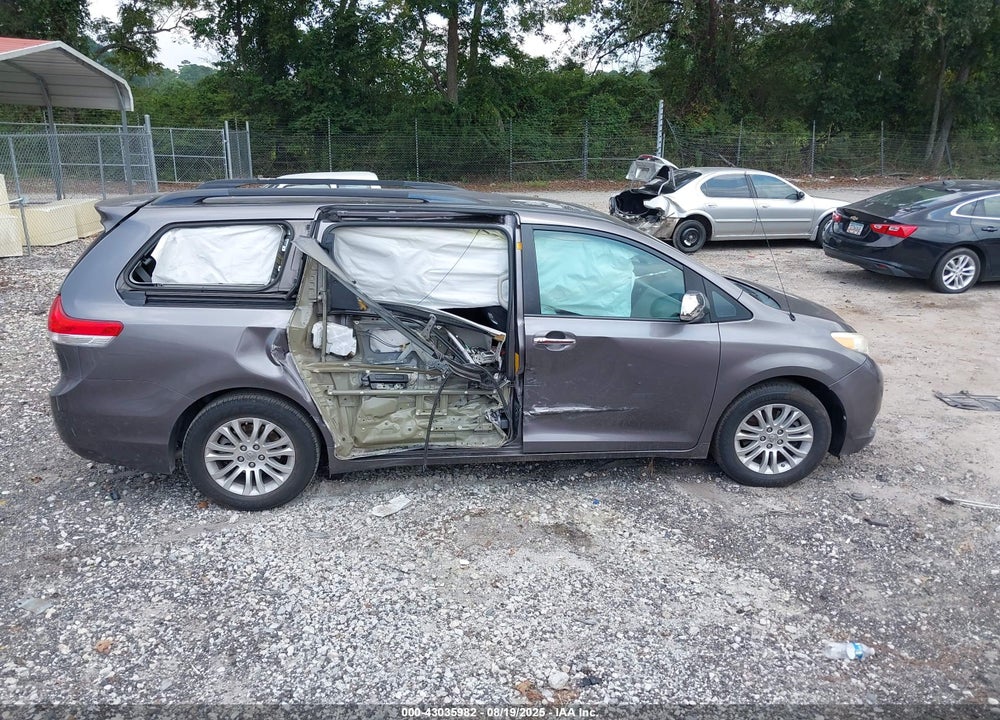 2012 TOYOTA SIENNA XLE V6 8 PASSENGER VIN: 5TDYK3DC3CS218373