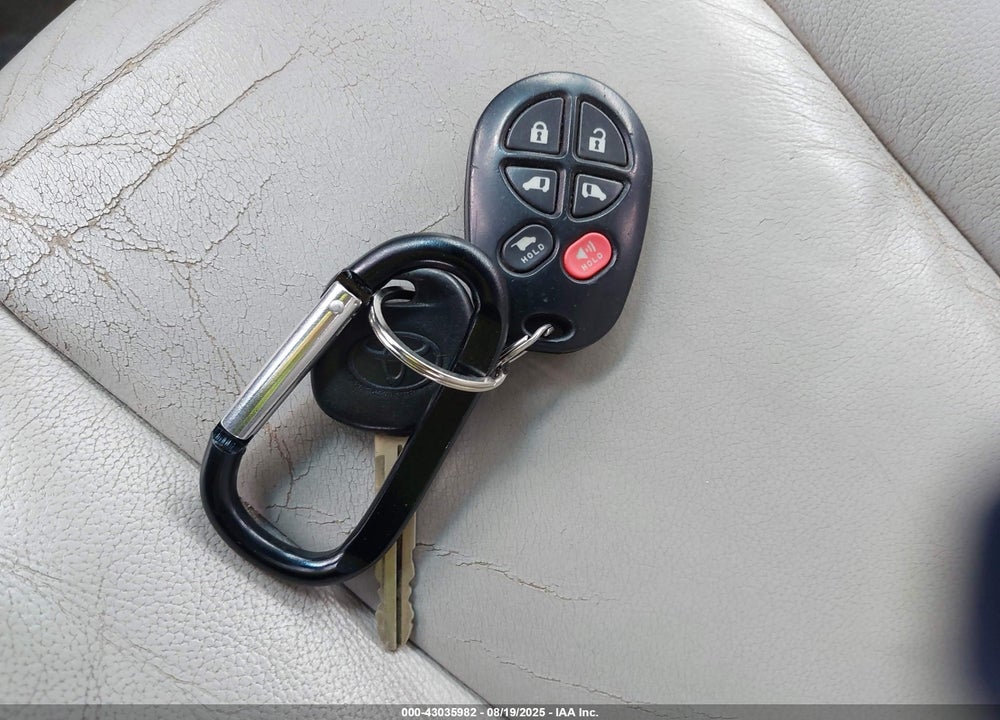 2012 TOYOTA SIENNA XLE V6 8 PASSENGER VIN: 5TDYK3DC3CS218373