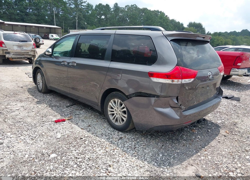 2012 TOYOTA SIENNA XLE V6 8 PASSENGER VIN: 5TDYK3DC3CS218373