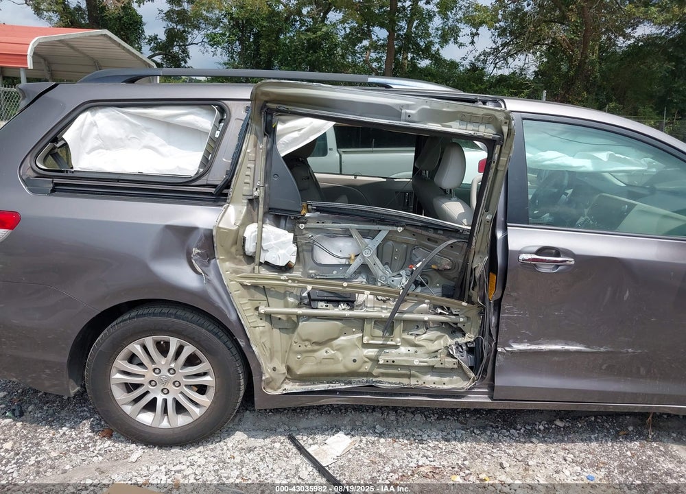 2012 TOYOTA SIENNA XLE V6 8 PASSENGER VIN: 5TDYK3DC3CS218373