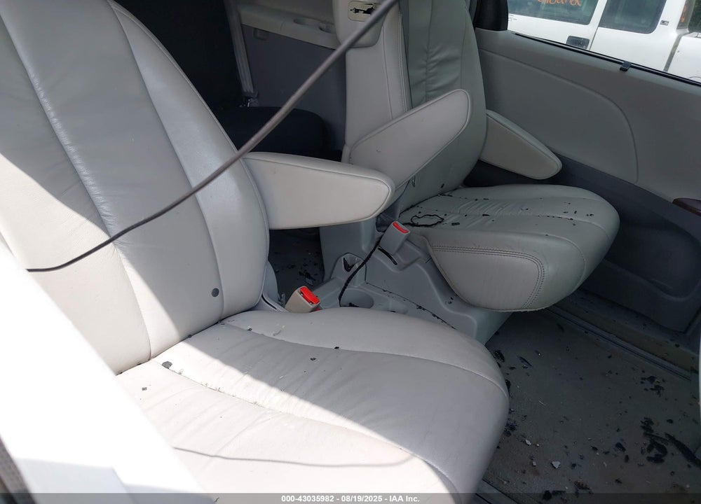 2012 TOYOTA SIENNA XLE V6 8 PASSENGER VIN: 5TDYK3DC3CS218373