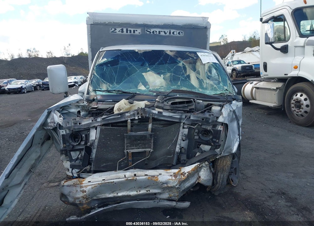 2005 GMC SAVANA CUTAWAY STANDARD VIN: 1GDGG31V751902132