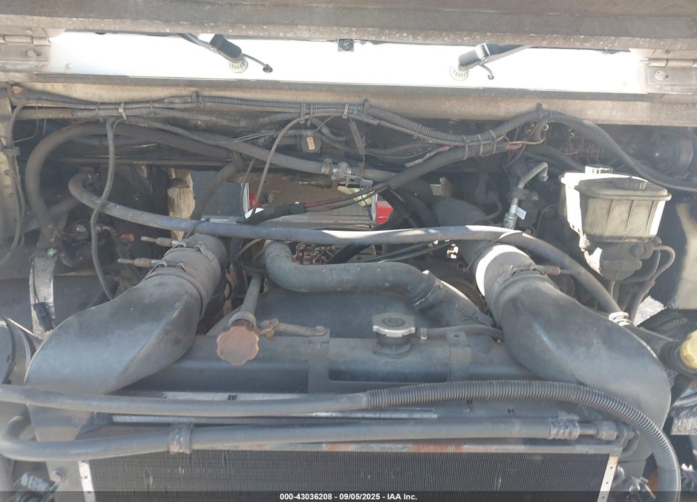 1999 FREIGHTLINER CHASSIS M LINE WALK-IN VAN VIN: 4UZA4FF44XCA49828