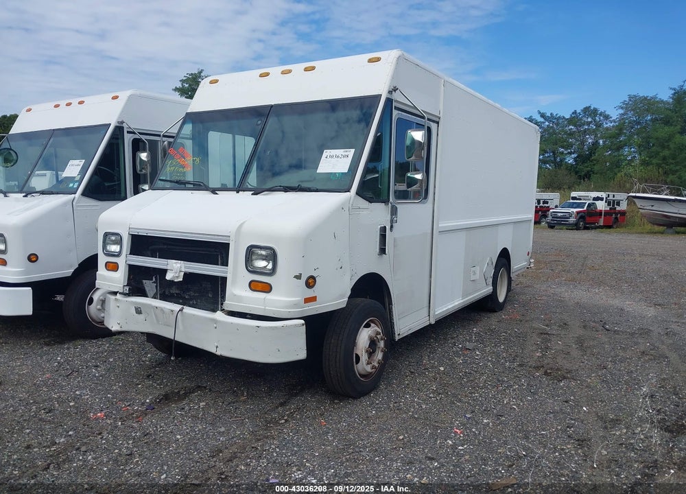 1999 FREIGHTLINER CHASSIS M LINE WALK-IN VAN VIN: 4UZA4FF44XCA49828