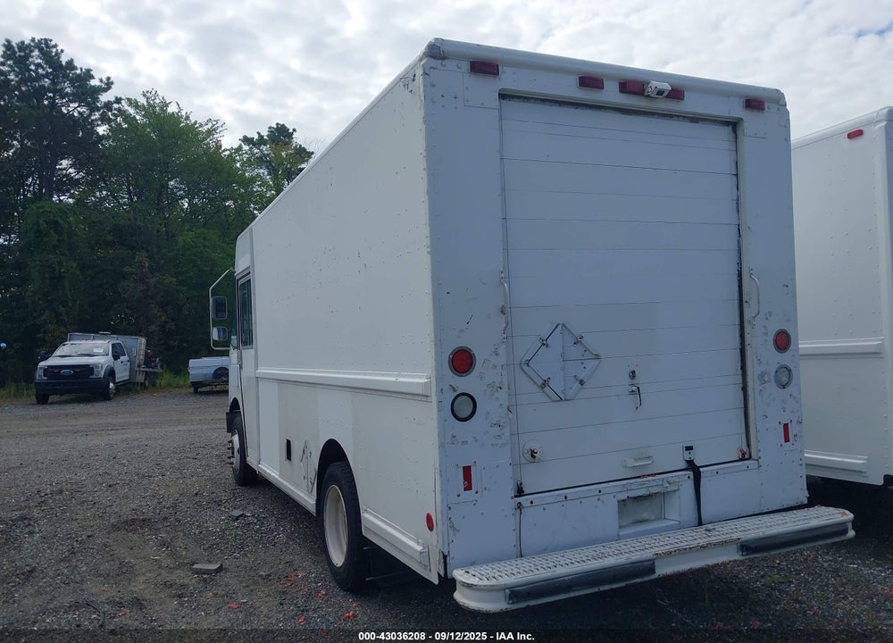 1999 FREIGHTLINER CHASSIS M LINE WALK-IN VAN VIN: 4UZA4FF44XCA49828