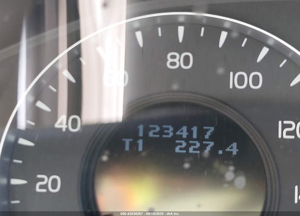 2008 VOLVO V70 VIN: YV1BW982581010234