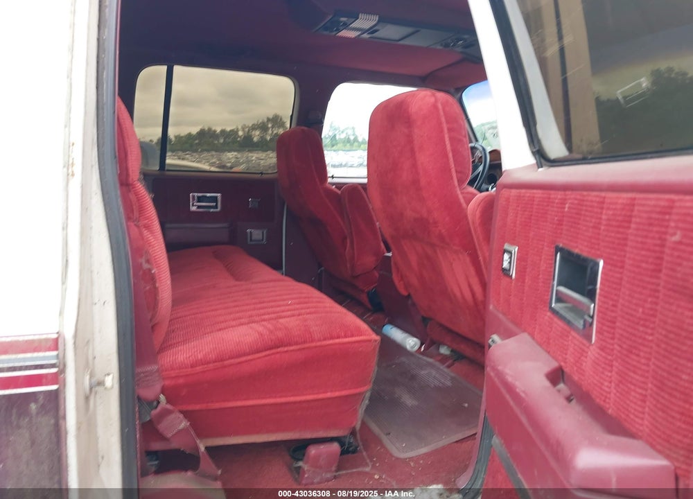 1991 CHEVROLET SUBURBAN VIN: 1GNER16KXMF133675