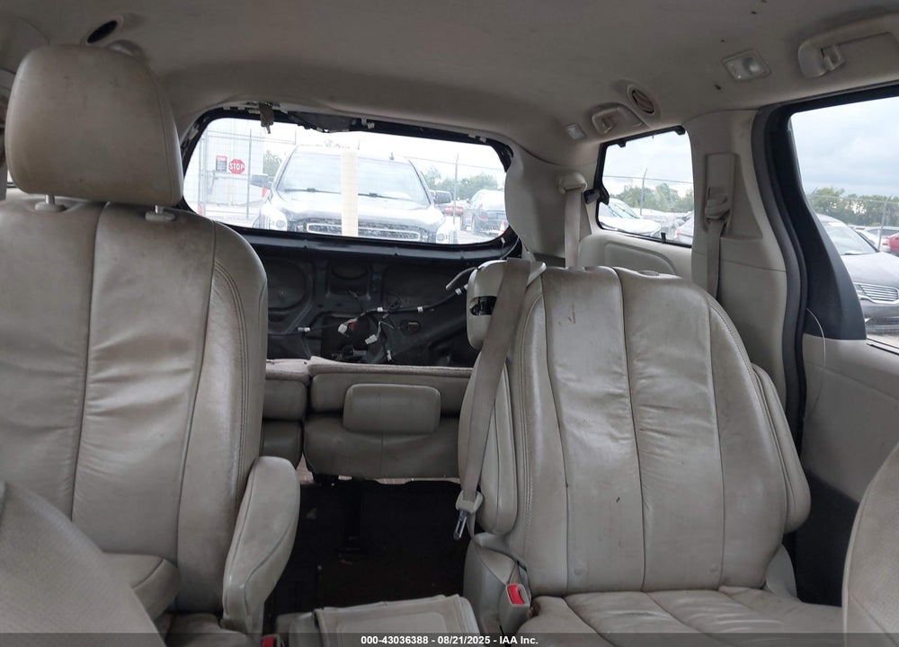 2011 TOYOTA SIENNA XLE V6 VIN: 5TDYK3DC9BS118082