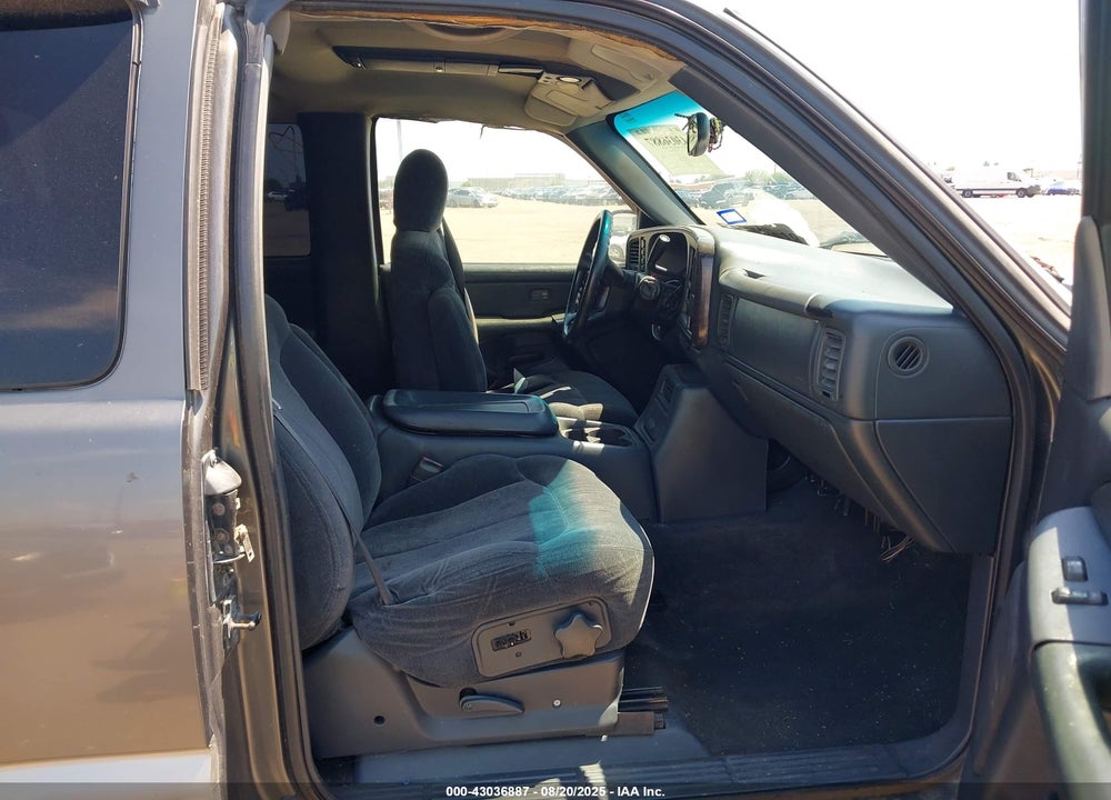 2000 CHEVROLET SILVERADO 1500 LS VIN: 1GCEK19T7YE141133