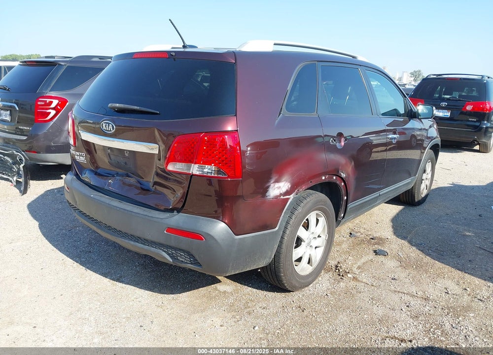 2013 KIA SORENTO VIN: 5XYKT4A28DG328077