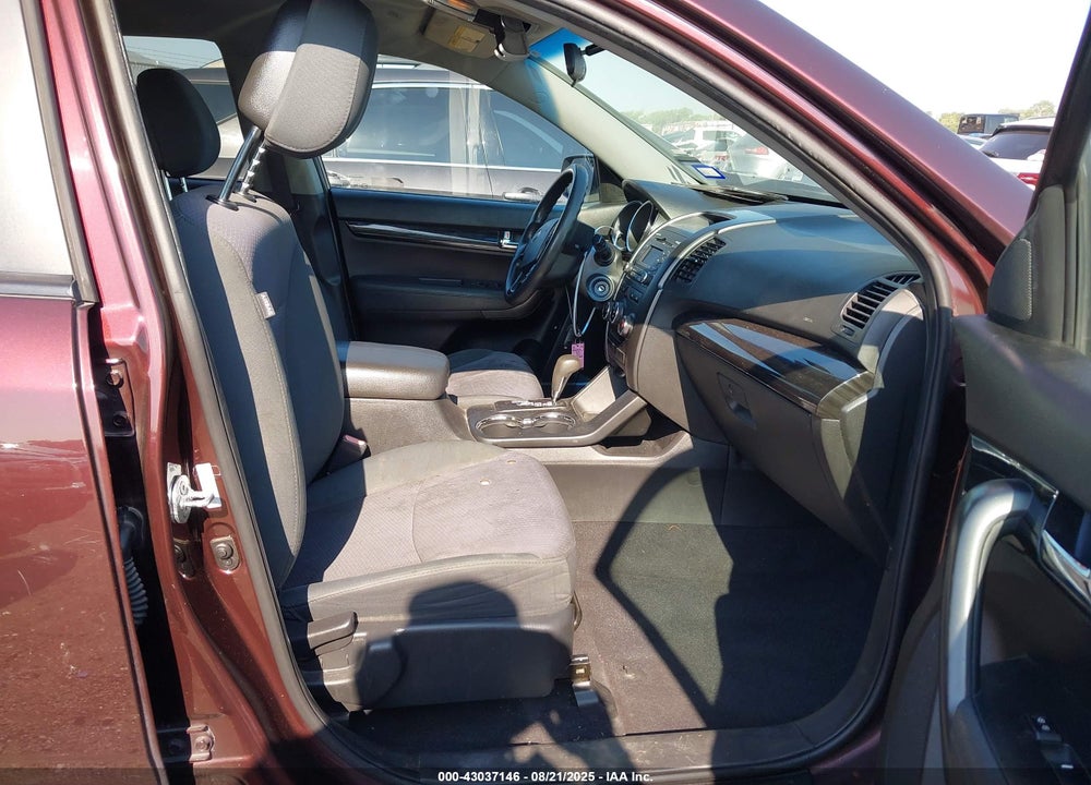2013 KIA SORENTO VIN: 5XYKT4A28DG328077