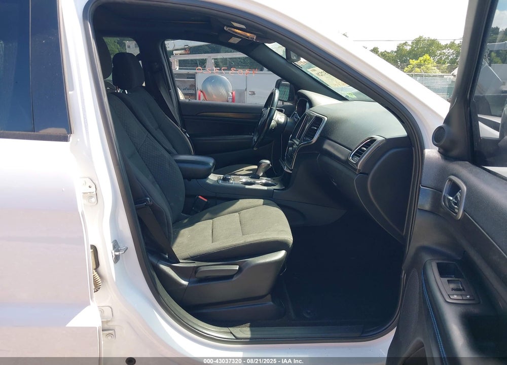 2018 JEEP GRAND CHEROKEE VIN: 1C4RJFAG1JC499796