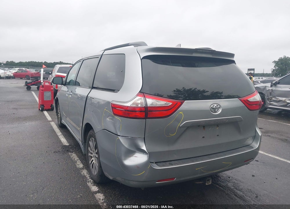 2018 TOYOTA SIENNA XLE 8 PASSENGER VIN: 5TDYZ3DCXJS937984