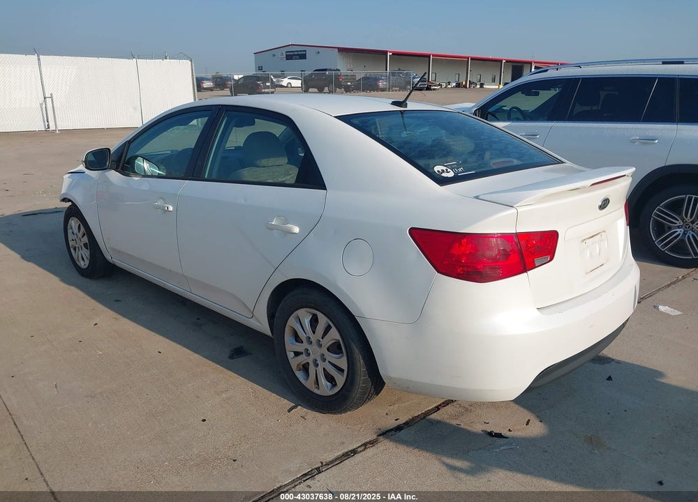2011 KIA FORTE VIN: KNAFU4A27B5888884