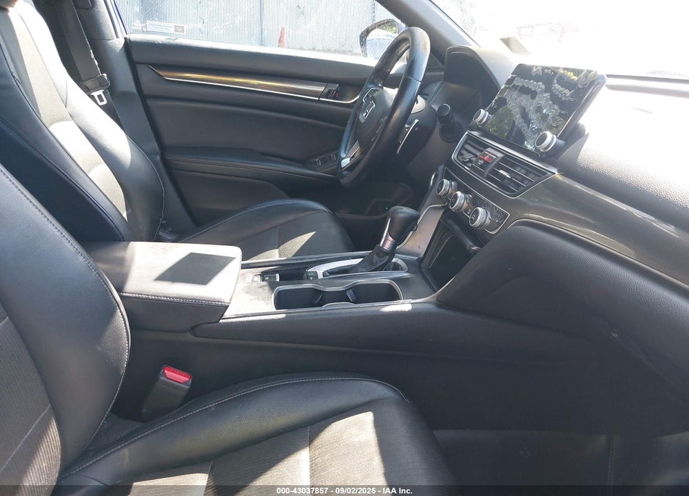 2018 HONDA ACCORD VIN: 1HGCV1F31JA009194
