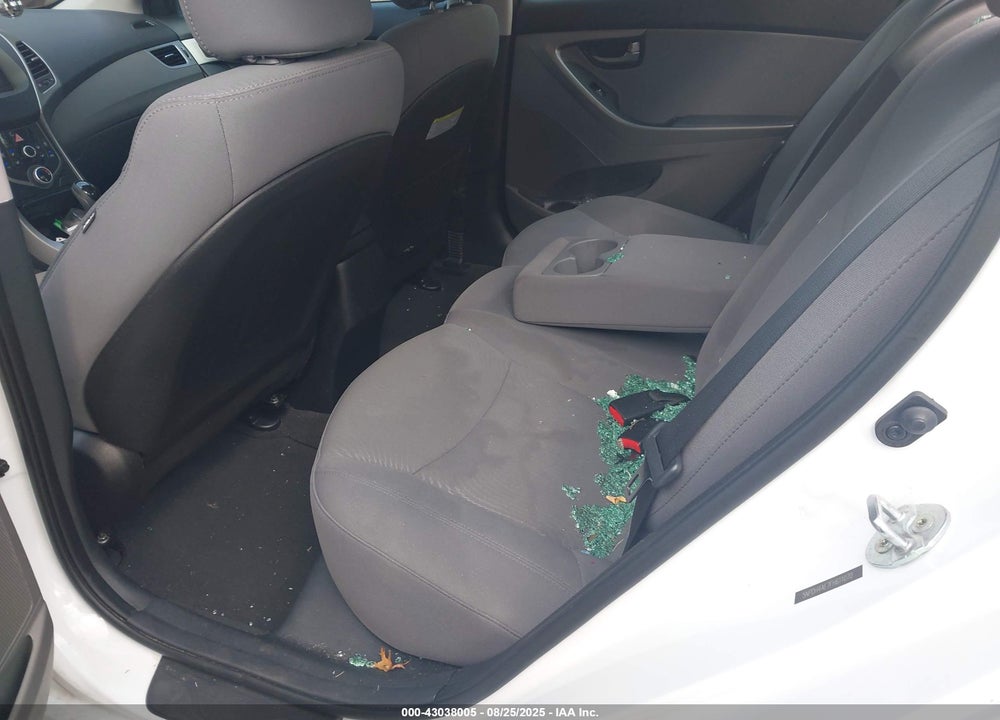 2015 HYUNDAI ELANTRA VIN: 5NPDH4AE7FH611070