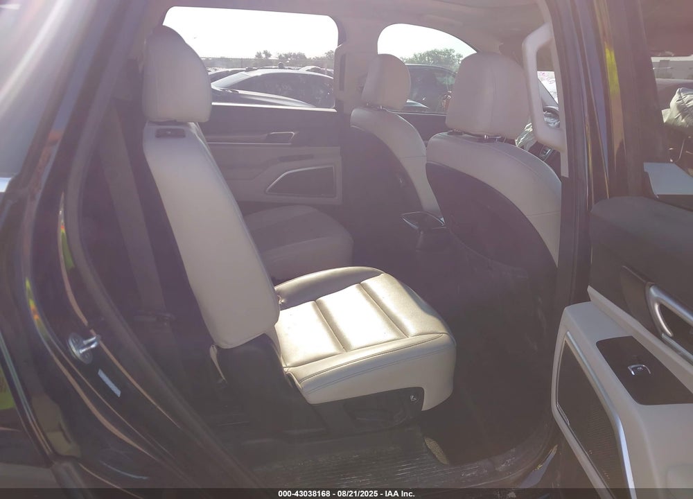 2021 KIA TELLURIDE VIN: 5XYP64HC2MG111975