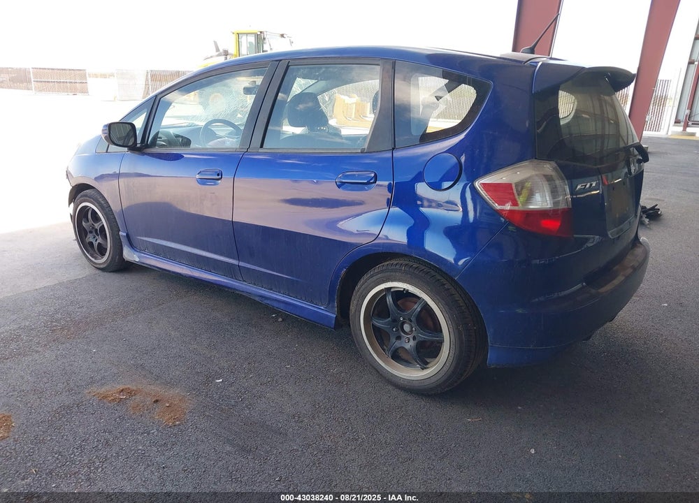 2013 HONDA FIT VIN: JHMGE8H50DC067036