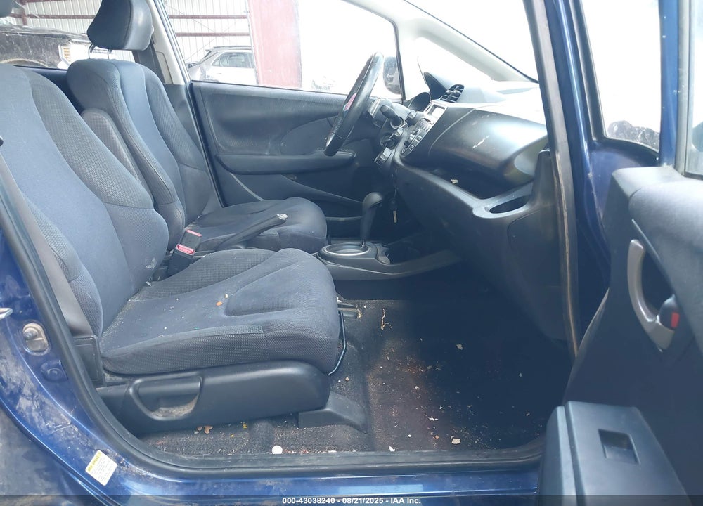 2013 HONDA FIT VIN: JHMGE8H50DC067036