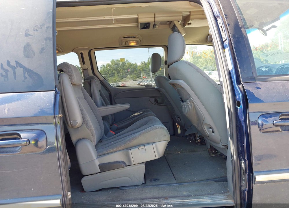 2005 CHRYSLER TOWN & COUNTRY TOURING VIN: 2C4GP54L15R523102