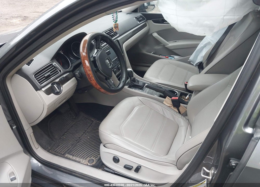 2016 VOLKSWAGEN PASSAT VIN: 1VWBS7A32GC012807
