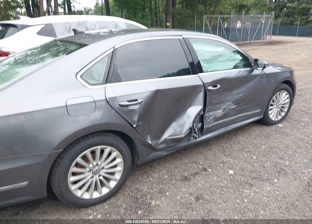 2016 VOLKSWAGEN PASSAT VIN: 1VWBS7A32GC012807