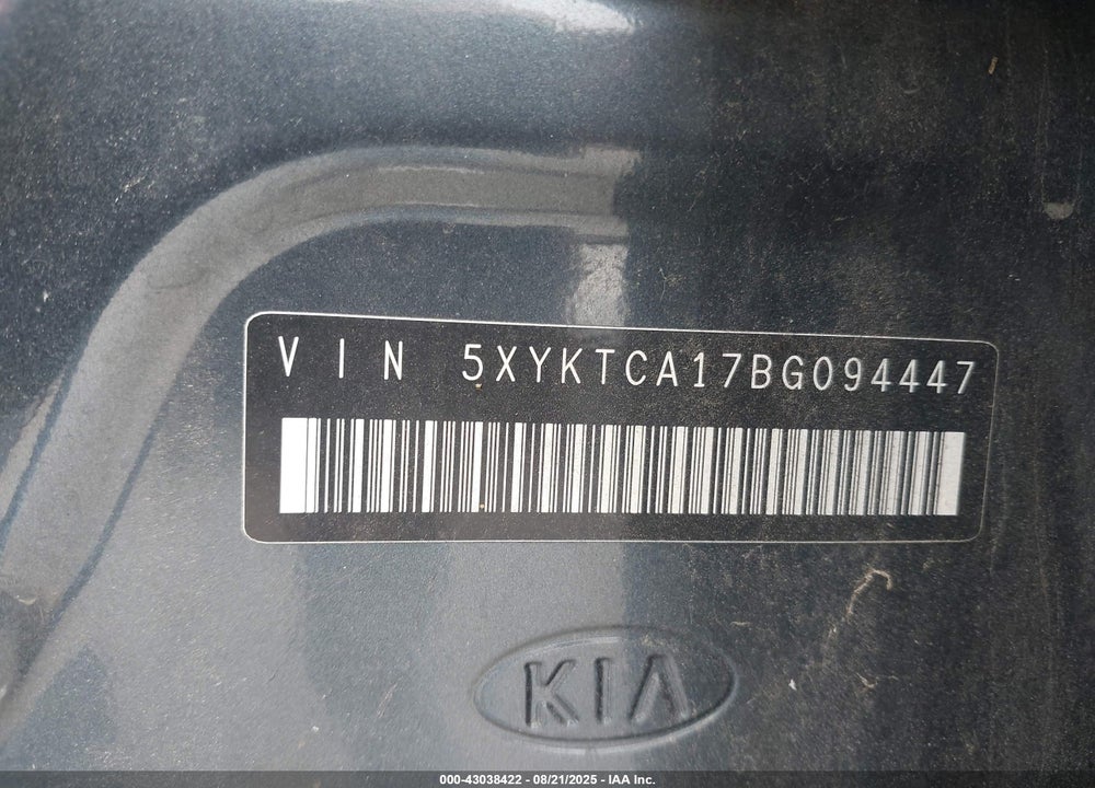 2011 KIA SORENTO VIN: 5XYKTCA17BG094447