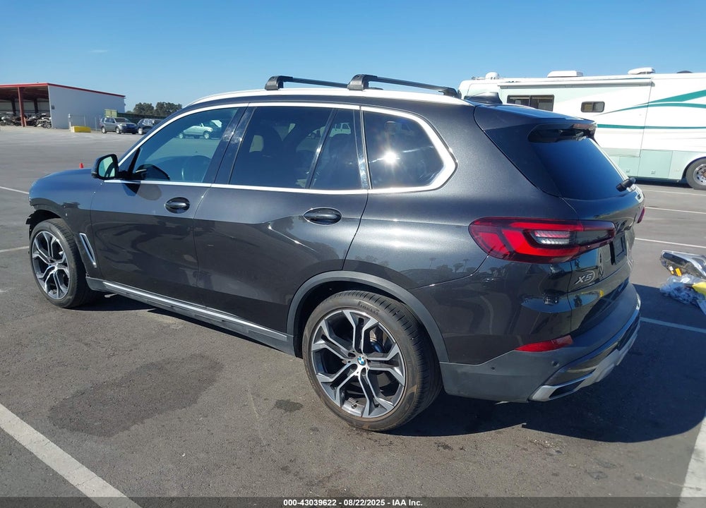 2021 BMW X5 VIN: 5UXCR6C02M9E43822