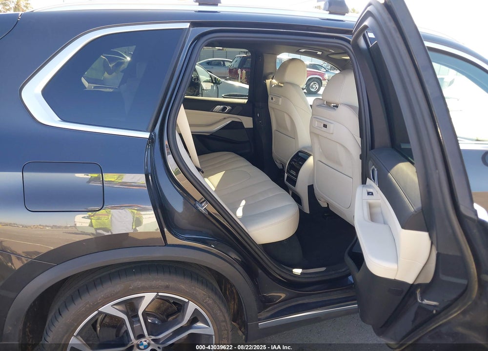2021 BMW X5 VIN: 5UXCR6C02M9E43822