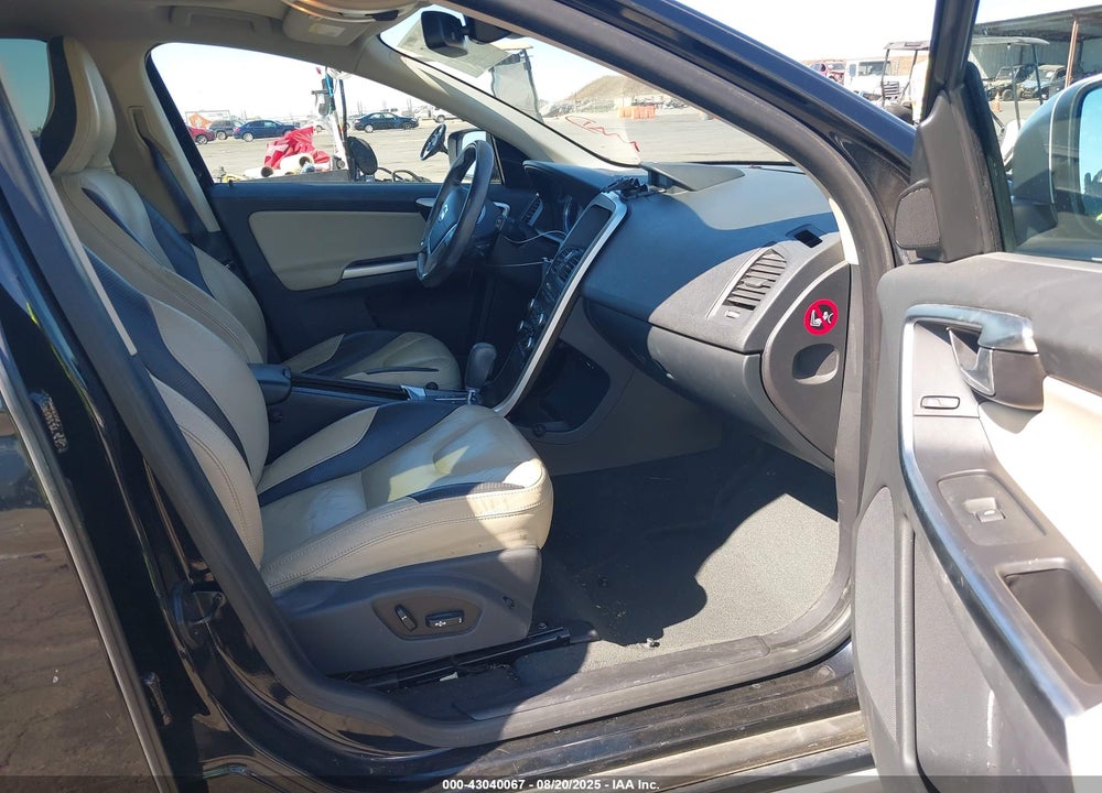 2011 VOLVO XC60 VIN: YV4940DL6B2161487