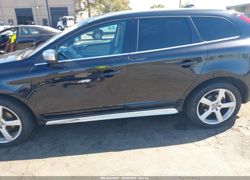 2011 VOLVO XC60 VIN: YV4940DL6B2161487