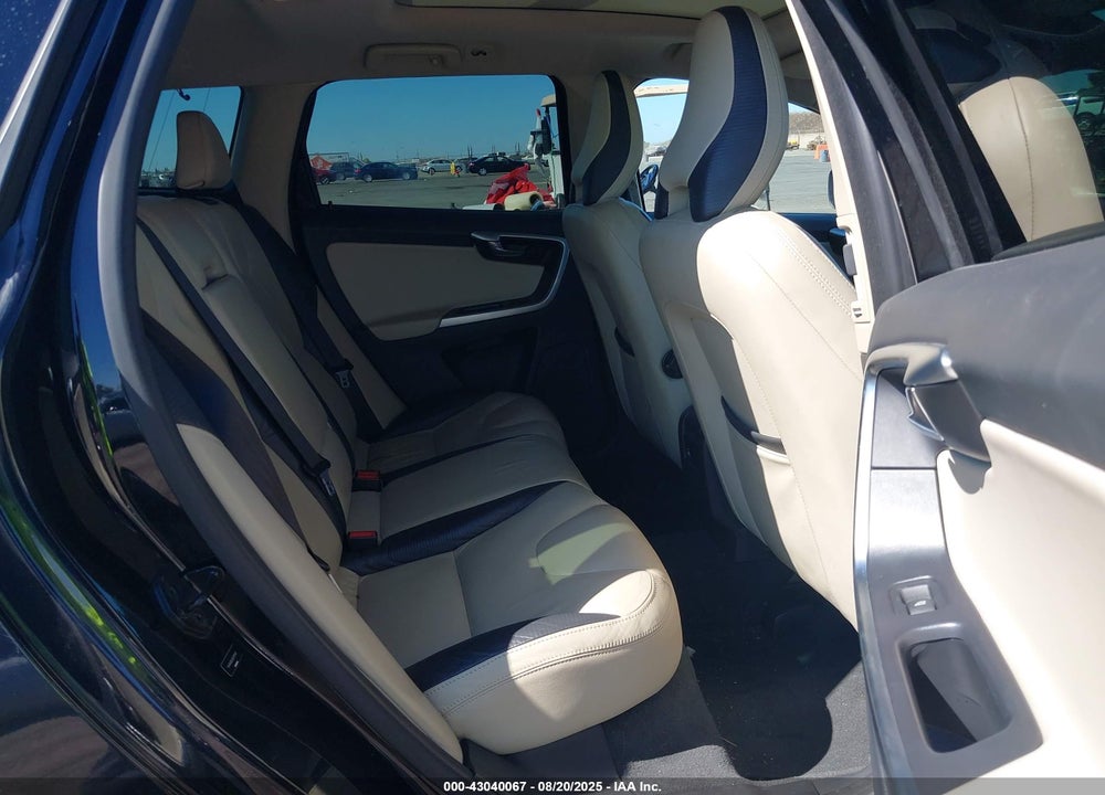 2011 VOLVO XC60 VIN: YV4940DL6B2161487