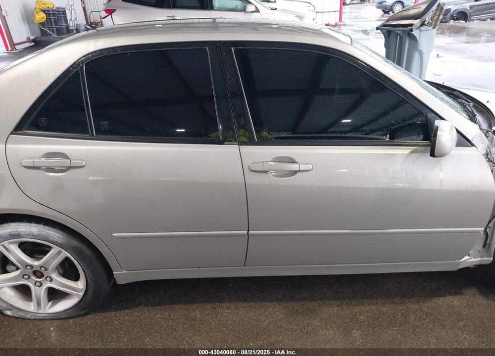 2001 LEXUS IS 300 VIN: JTHBD182510011973