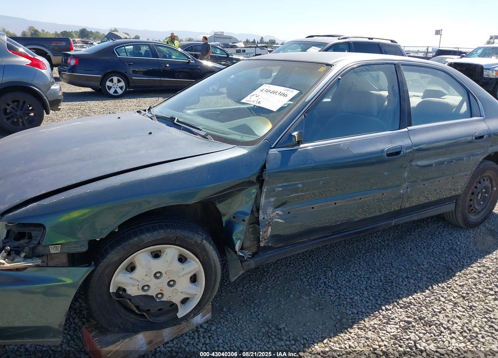 1996 HONDA ACCORD LX/EX VIN: 1HGCD5632TA019777