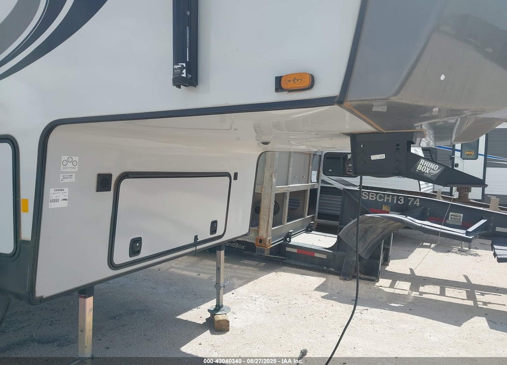 2023 FOREST RIVER SANDPIPER 3370RLS VIN: 4X4FSAK26PJ045984