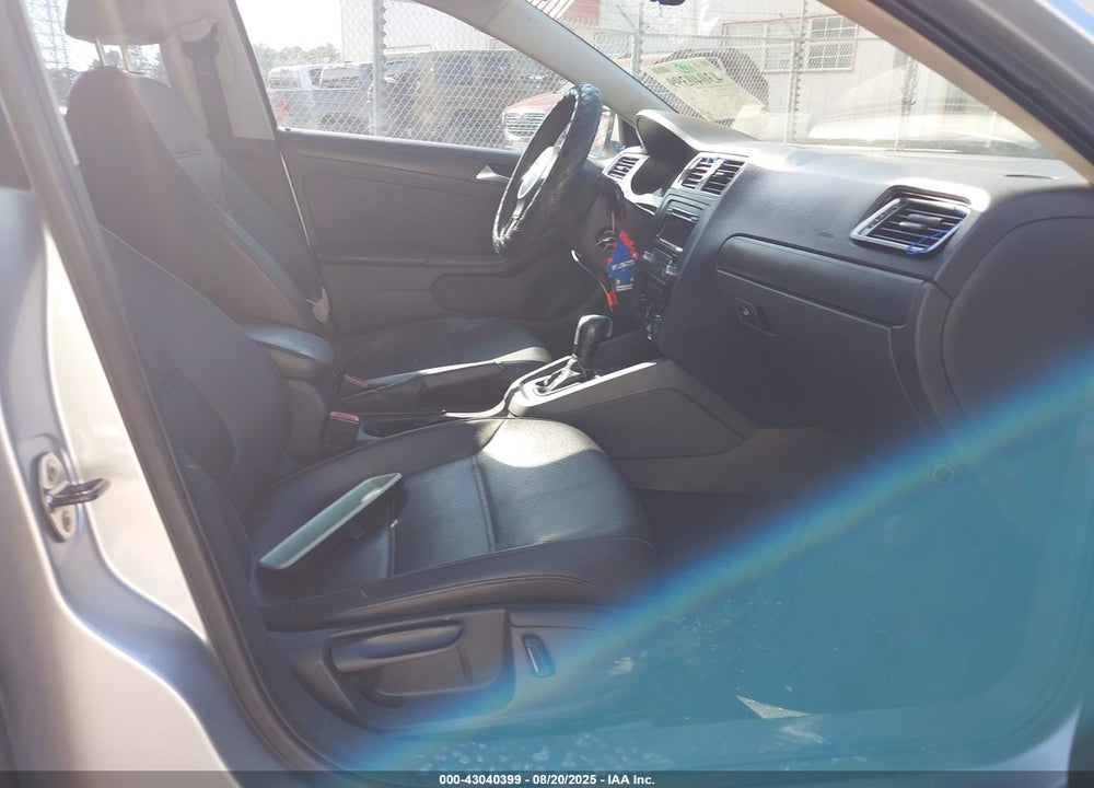 2014 VOLKSWAGEN JETTA 1.8T SE VIN: 3VWD17AJ4EM283387