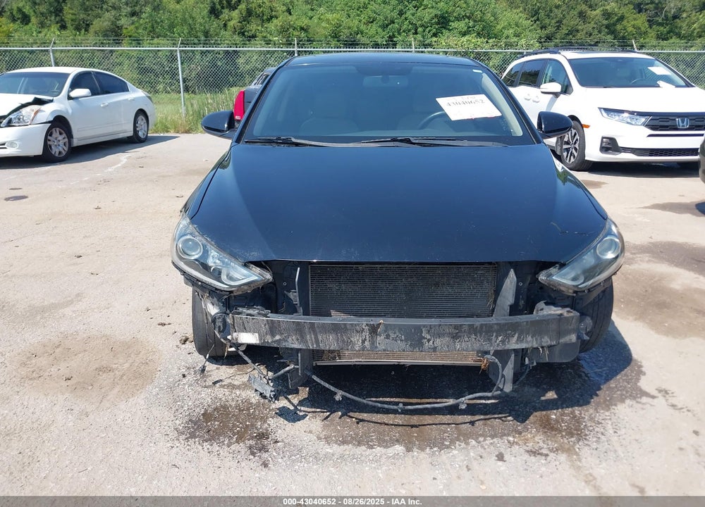 2017 HYUNDAI ELANTRA VIN: 5NPD84LF6HH183985