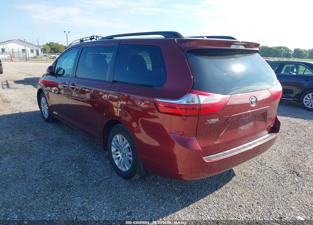 2017 TOYOTA SIENNA XLE 8 PASSENGER VIN: 5TDYZ3DC3HS863253