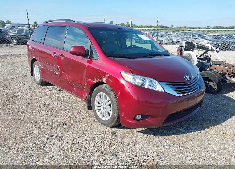 2017 TOYOTA SIENNA XLE 8 PASSENGER VIN: 5TDYZ3DC3HS863253